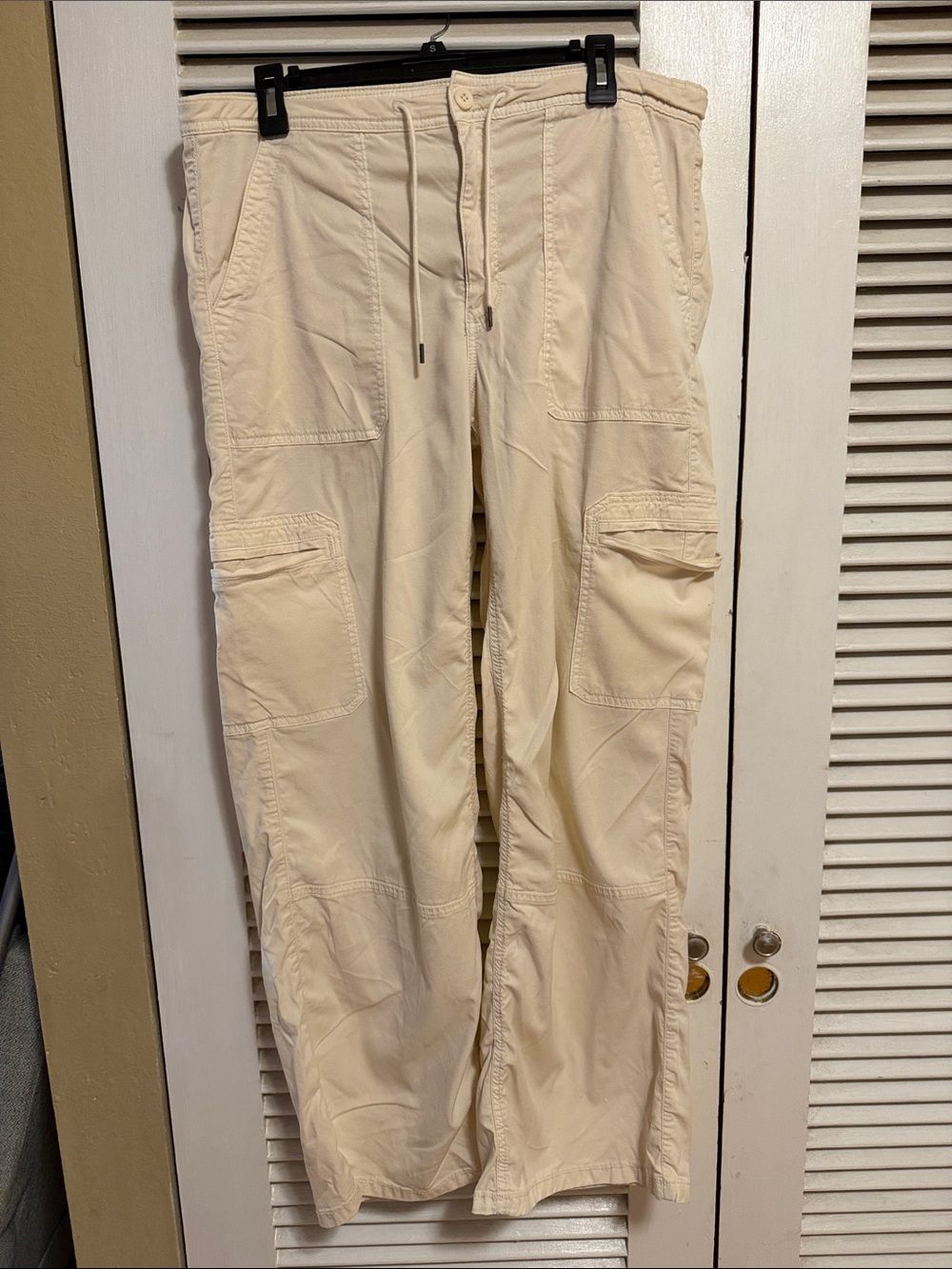 American Eagle Outfitters Cream Cargo Pants with Utility Pockets
